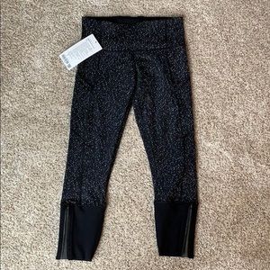 NWT rebel run crop- lululemon size 6